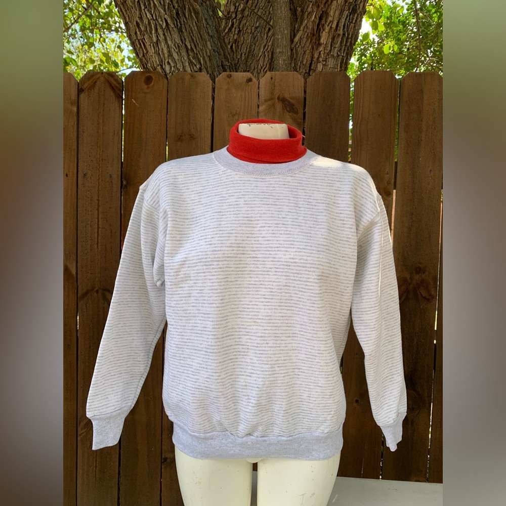 1989-1990s Vintage Gopher Sport turtleneck sweatshirt Size Medium.